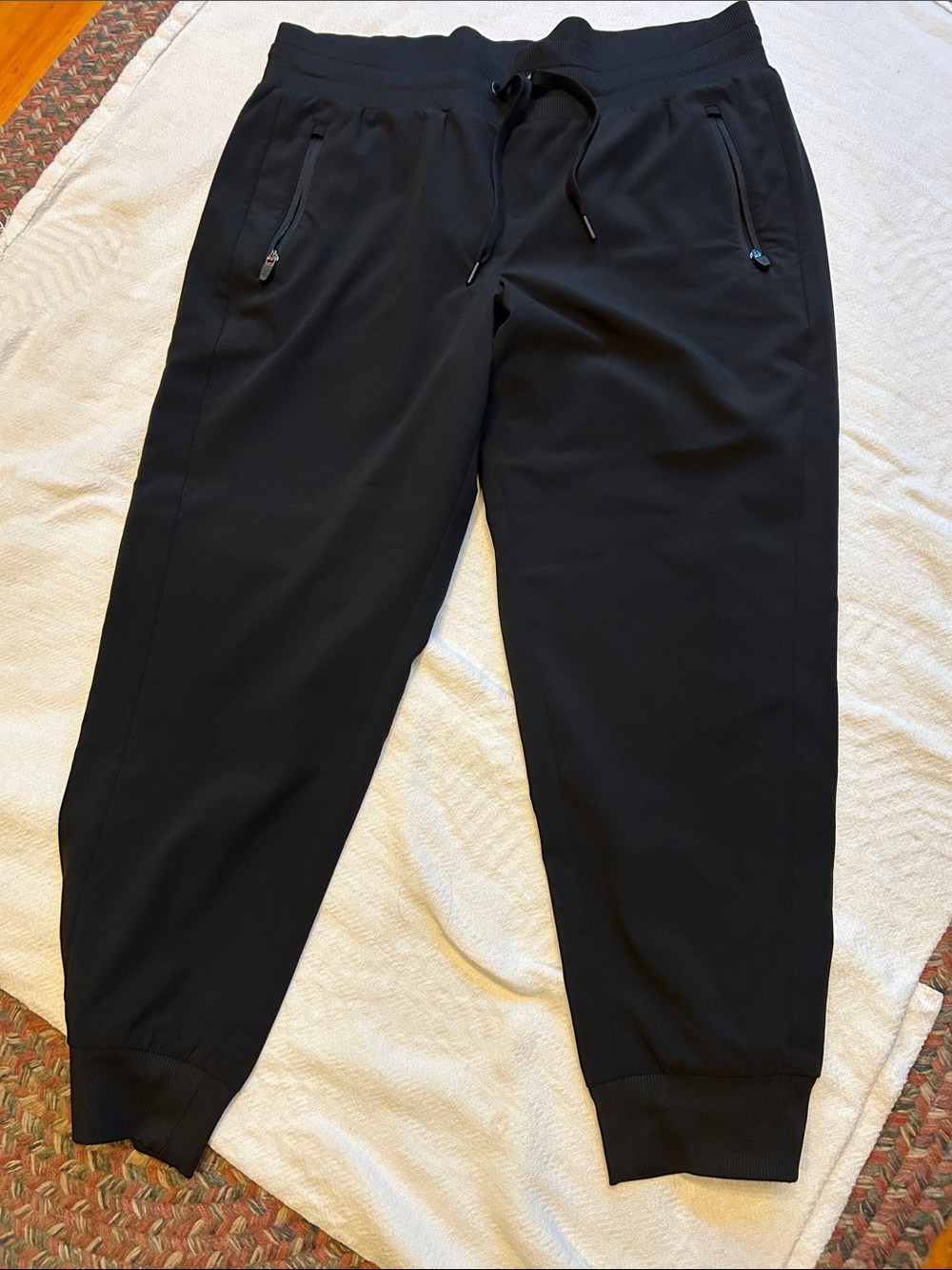 Xersion Black Cropped Jogger Pants with Zip Pockets